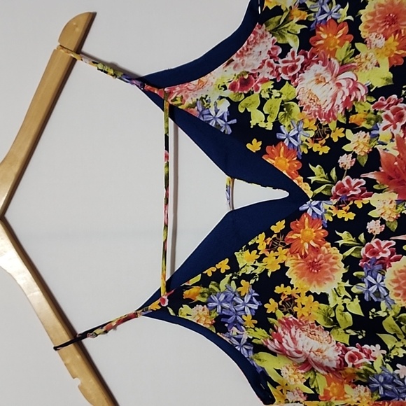 Forever 21 Contemporary Floral Top - Picture 8 of 12
